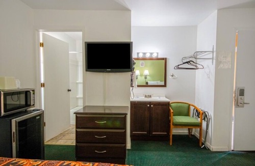 Macon Hotel | Affordable Macon Stay w/Breakfast | Outdoor Destinations | Free Wi-Fi & Parking