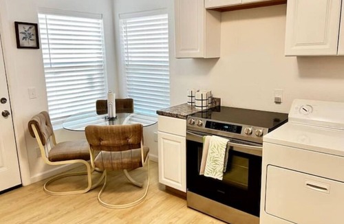 Lubbock House | Affordable + Pet Friendly 1 BR + sofa bed/1BA #B