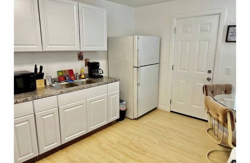 Lubbock House | Affordable + Pet Friendly 1 BR + sofa bed/1BA #B