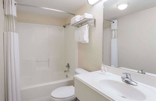 Austin Ave. Hotel | Affordable Stay in Waco Near Popular Event Venues