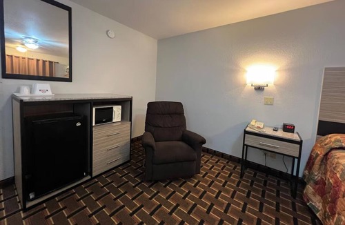 Nebraska City Hotel | Affordable Stay w/Free Parking - Wildwood Golf Course - 3.3 miles away