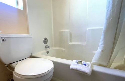 Seminole Hotel | Affordable Stopover by New Mexico Hwy 62, w/Free Parking!