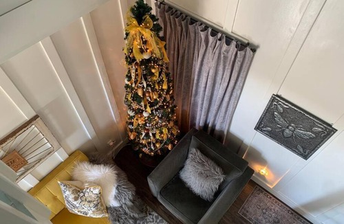 Levelland House | Ahava Honey Farm Cottage