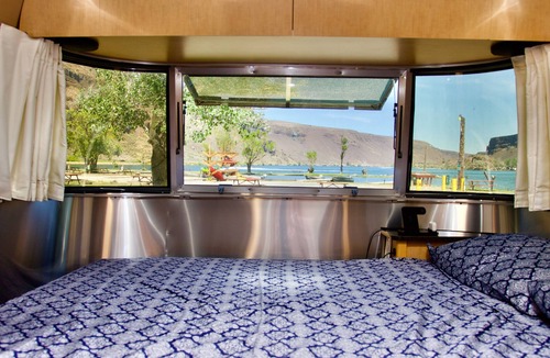 Coulee City House | Air Stream at Blue Lake in Central Washington