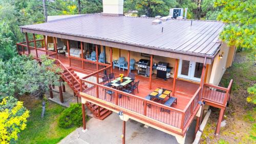 Alto House | Airy Alto Escape Deck Games Views