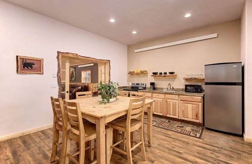 Albany Cabin | Albany Lodge, Aspen Creek Cabin is located in Albany. For Sale By Owner