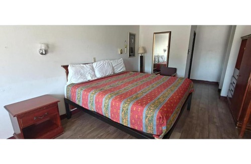 Trumbull Village Hotel | Albuquerque Inn