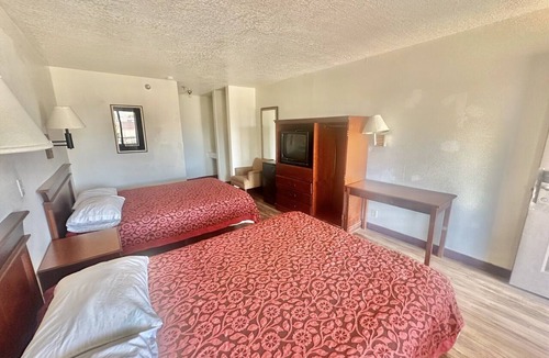 Trumbull Village Hotel | Albuquerque lnn