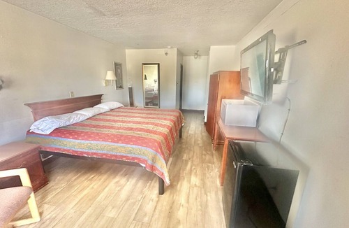 Trumbull Village Hotel | Albuquerque lnn