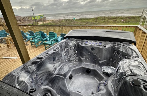 Surfside Beach House | All Decked Out! ! BRAND NEW BUILD 2024! HOT TUB! GOLF CART! Pets! Beachfront!