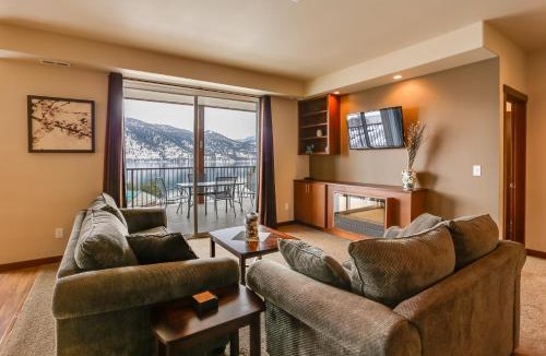 Manson House | Alluring Manson Lakeside Condo w/Shared Pool!