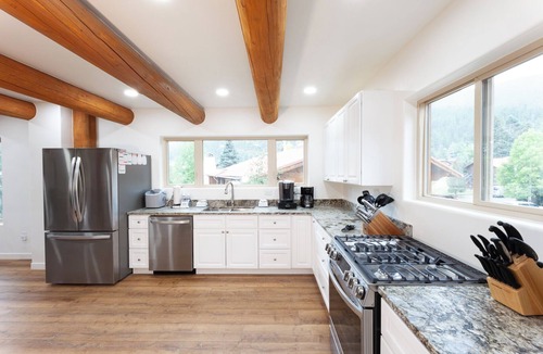 Red River House | Almost Heaven - Newly Built! - In Town - On the River - WiFi - Grill - Mountain