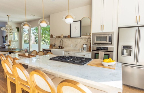 Washington Ave./ Memorial Park House | Alo Collection Private Pool 3BR Downtown Heights