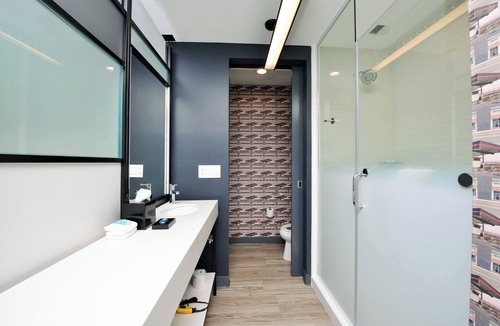 North Kansas City Hotel | Aloft by Marriott North Kansas City