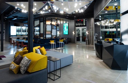 North Kansas City Hotel | Aloft by Marriott North Kansas City