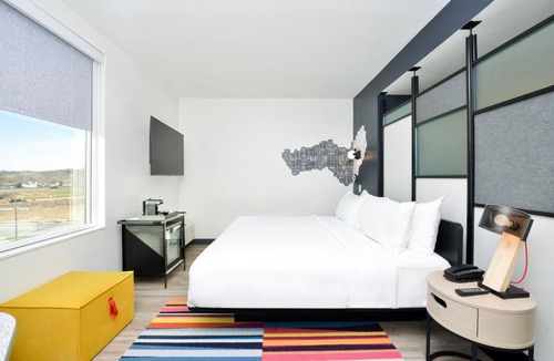 North Kansas City Hotel | Aloft by Marriott North Kansas City