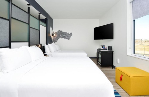 North Kansas City Hotel | Aloft by Marriott North Kansas City