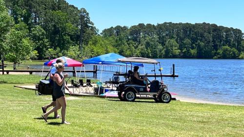 Hemphill Hotel | Alpine Lakeview Motel Room WiFi,Sandy beach Boat Ramp,Pier,Marina,Bath House with Laundromat