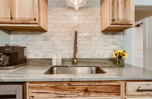 Lyons House | Alpine Victorian Vacation Rental