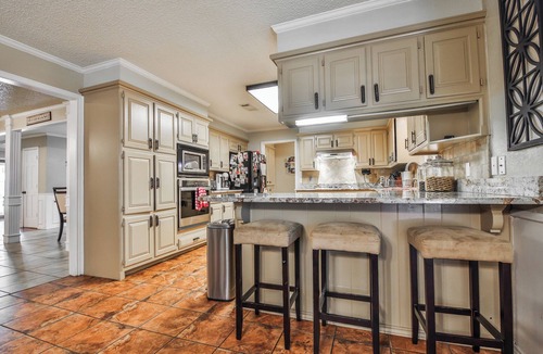 Lubbock House | Amazing 4,500 sq ft 2-story home in King's Gate. Perfect for large groups!