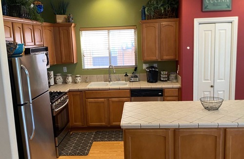 Taylor Ranch House | Amazing 4-bedroom: AC, WiFi, 2 car garage with river view in NW Albuquerque