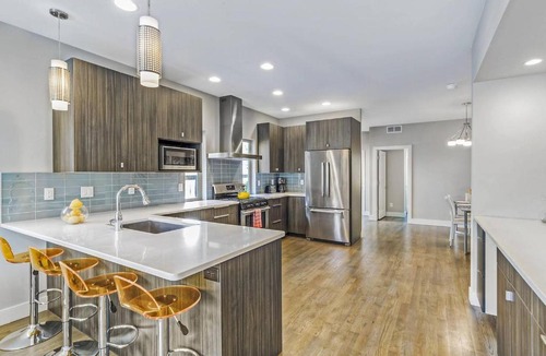 University Bed & Breakfast | Amazing 5BR Home! DU - Walk Everywhere! Sleeps 15!
