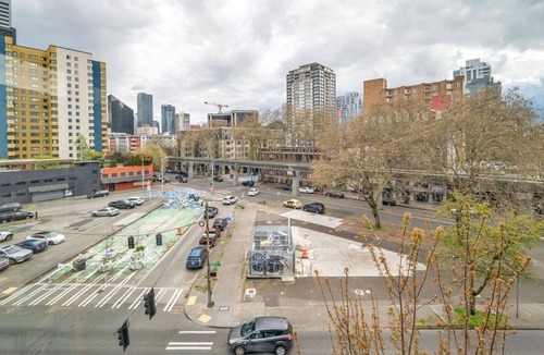 South Lake Union Apartment | Amazing Belltown 2BR w/ Gym, Rooftop Lounge, near SLU, by Blueground