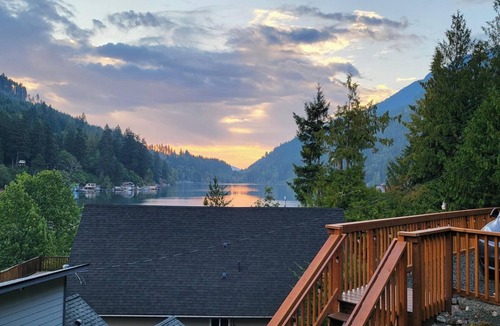 Port Angeles House | Amazing Lakefront home on Lake Sutherland, WA