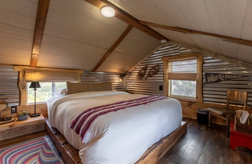 Nogal Cabin | Amazing Pet-Friendly Tree House for Unforgettable Escapes to Nature in Nogal, New Mexico