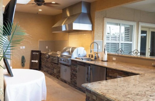 Biggs Field Cottage | Amazing Pool House with Pool, Spa and Outdoor Kitchen