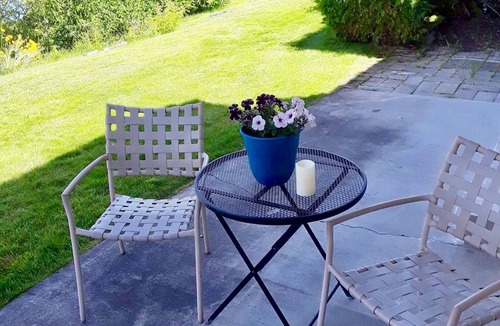 Chelan Condo | Amazing remodeled 2-bedroom condo with beautiful views of Lake Chelan!