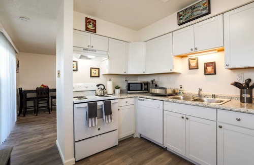 Cibola Addition Apartment | Amazing Sandia Foothills Retreat Offering Hiking, Biking, and Stunning Views