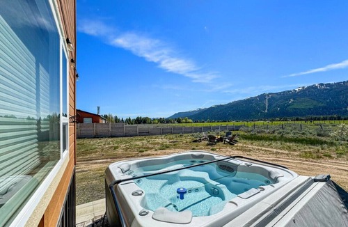 Donnelly Cabin | Amazing Tamarack Resort Views, Hot Tub, Huge Lot!