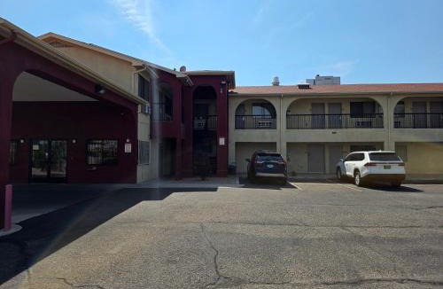 La Mesa Hotel | American Inn & Suites