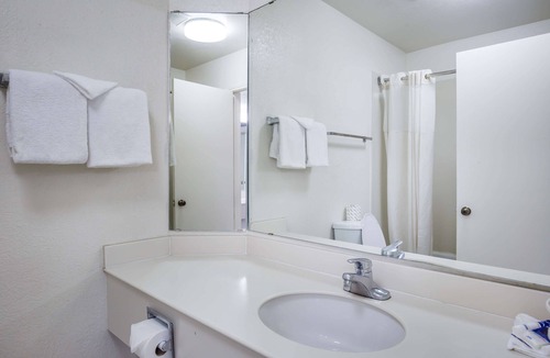 Dupont Hotel | Americas Best Value Inn Denver