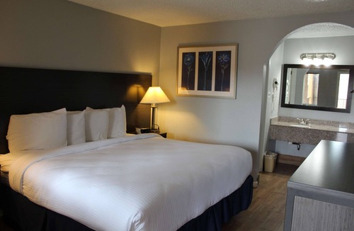 MacGregor Hotel | Americas Best Value Inn Medical Center Downtown