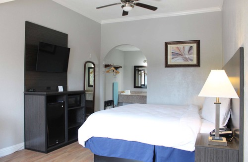 MacGregor Hotel | Americas Best Value Inn Medical Center Downtown