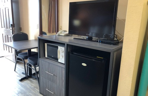 Junction Hotel | Americas Best Value Inn The Legends Inn