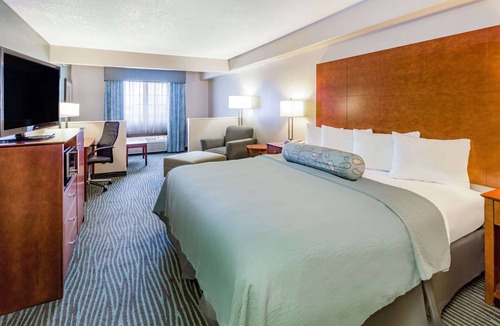 Greater South Side Hotel | AmericInn by Wyndham Des Moines Airport