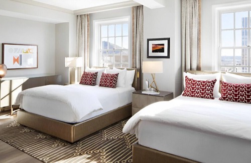 Downtown El Paso House | An Inviting and Lavish Queen Room! With Bathtub