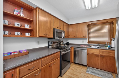 Ankeny House | Ankeny 3BR Stay with Office, King Bed, Sleeps 9