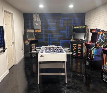 Ankeny House | Ankenys Best Hot tub Theatre Room Game Room