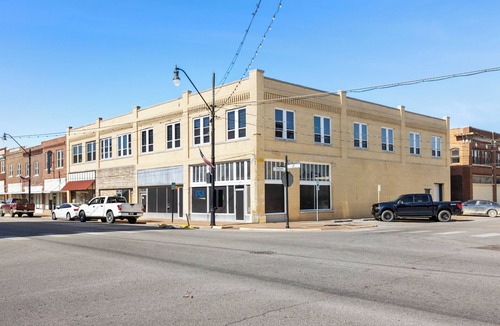 Okmulgee Apartment | Apartment 2: Okmulgee Main St