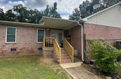 Piney Apartment | Apartment A in Hot Springs Arkansas with Private pool.