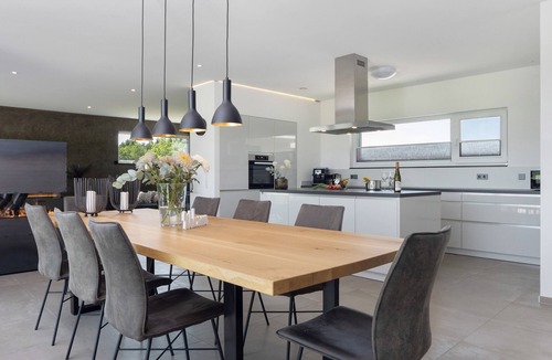 Unterschwarzach Apartment | Apartment 'Riedheide, 130qm' with Private Terrace, Private Garden and Wi-Fi