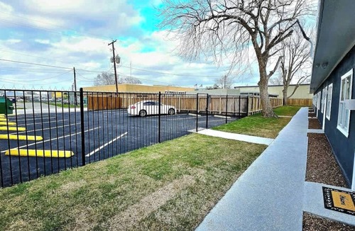 Baytown Apartment | Apt#1 Quiet comfortable place near chemical plants
