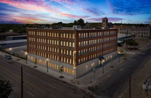 Brazos Apartment | Apt 405 · Stunning Apartment with Waco Downtown View