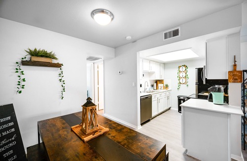 Vickery Meadow Apartment | Apt w/Pool Access: 9 Mi to Dtwn Dallas!