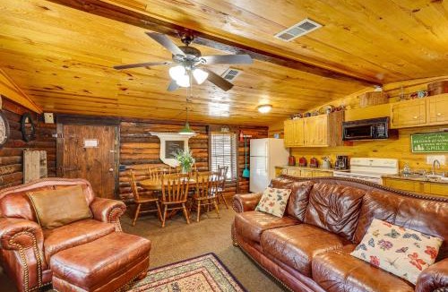Murfreesboro House | Arkansas Log Cabin Rental Near Lake Greeson!