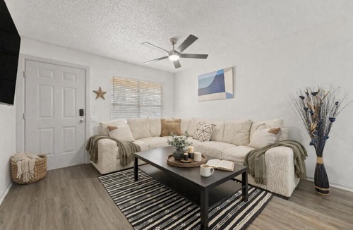 Central Arlington Apartment | Arlington 2BR Apartment - 8 Min Walk to AT&T Stadium - Parking